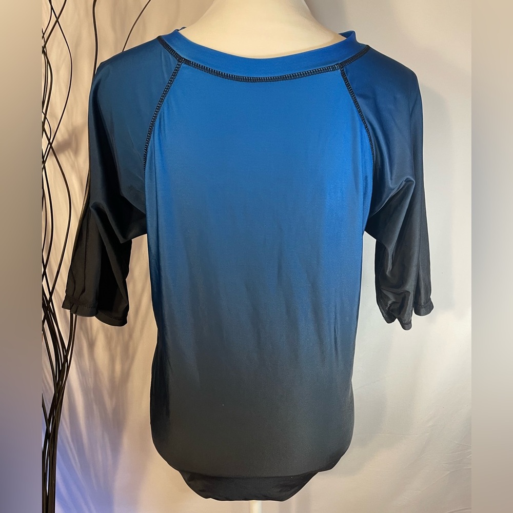 Blue to black stretchy boys' swim shirt xl